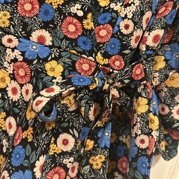 Lily White blouse Large - Picture 3 of 6